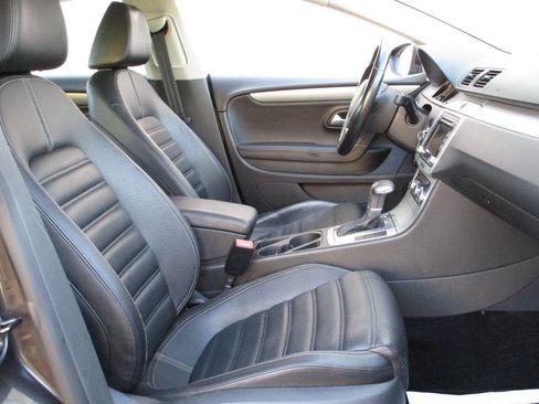 Used 2010 Volkswagen CC Sport image 9