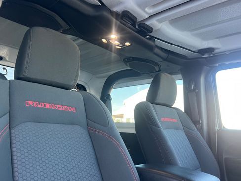 Used 2021 Jeep Wrangler Rubicon w/ Cold Weather Group image 19