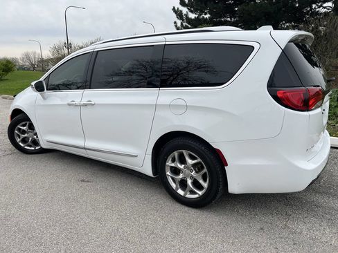 Used 2019 Chrysler Pacifica Limited image 4