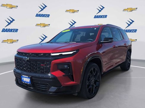 Used 2025 Chevrolet Traverse RS w/ LPO, Floor Liner Package image 1