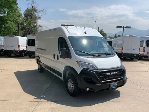 Used 2024 RAM ProMaster 2500 w/ Premium Convenience Group image 7