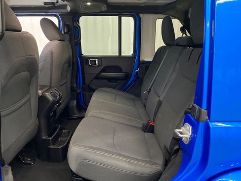 Used 2024 Jeep Wrangler Unlimited Sahara AWD/4WD image 17
