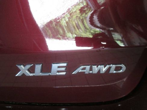 Used 2019 Toyota Highlander XLE image 43