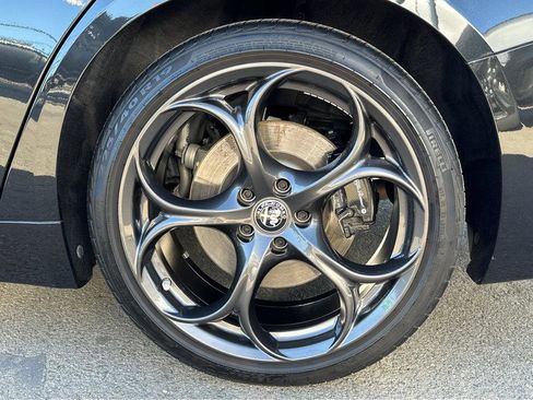 Used 2023 Alfa Romeo Giulia Estrema image 14