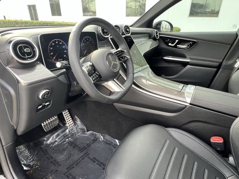 Used 2025 Mercedes-Benz GLC 300 4MATIC image 17
