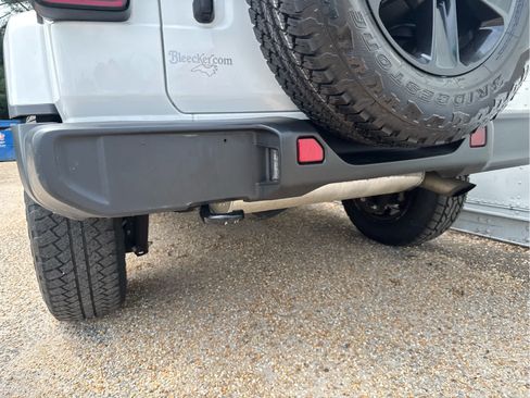 Used 2021 Jeep Wrangler Unlimited Sahara AWD/4WD image 19