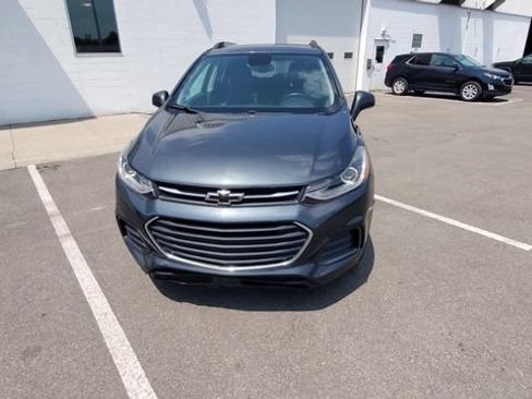 Used 2018 Chevrolet Trax LT w/ LT Convenience Package FWD image 3