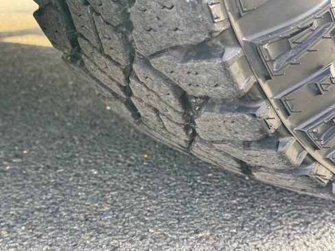 Used 2011 Chevrolet Suburban 2500 image 17