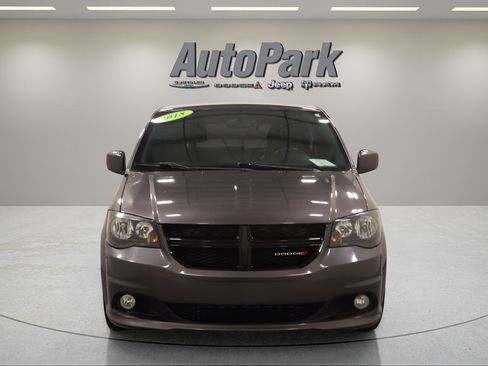 Used 2018 Dodge Grand Caravan SE FWD image 3