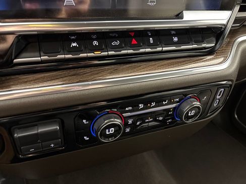 Used 2025 Chevrolet Silverado 1500 LT RWD image 38