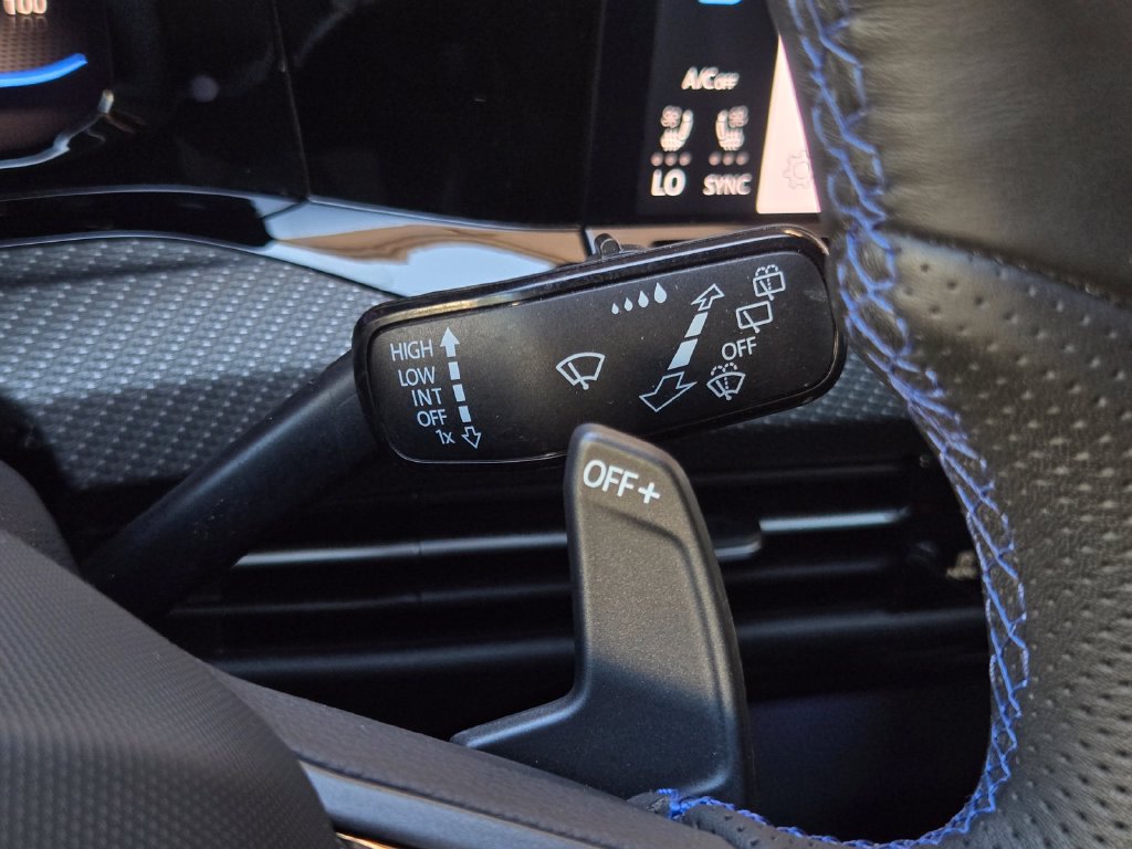 Used 2024 Volkswagen Golf R AWD/4WD image 32