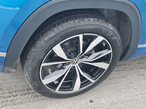 Used 2024 Volkswagen Atlas Cross Sport SEL Premium R-Line image 5