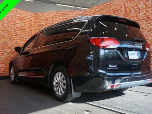 Used 2019 Chrysler Pacifica Touring-L w/ Advanced Safetytec Group image 5