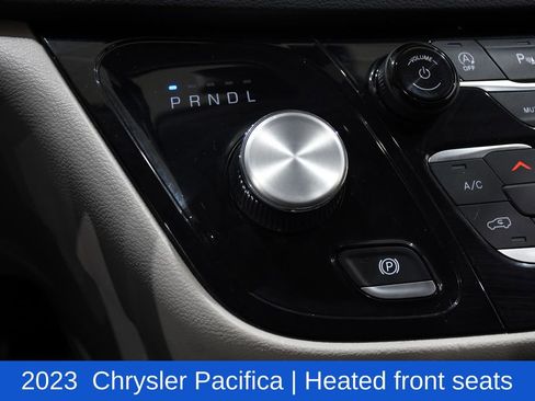 Used 2023 Chrysler Pacifica Touring-L image 23