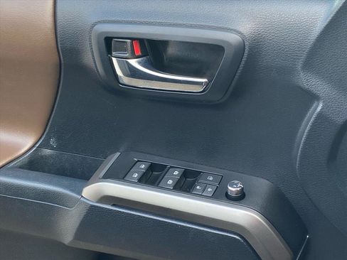 Used 2017 Toyota Tacoma Limited image 23