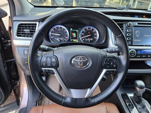 Used 2018 Toyota Highlander Limited FWD image 17