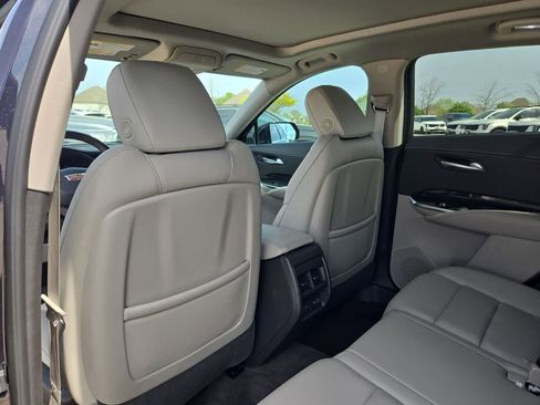 Used 2022 Cadillac XT4 Premium Luxury w/ Enhanced Visibility Package image 15