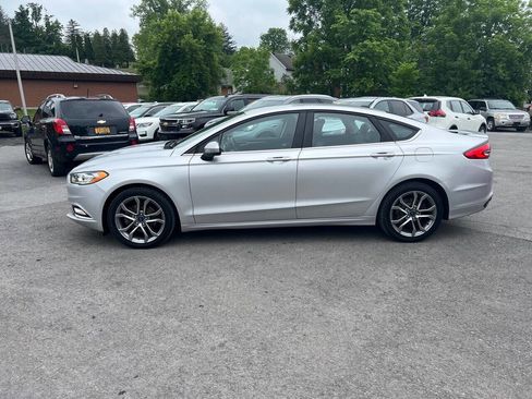 Used 2017 Ford Fusion SE w/ Equipment Group 201A image 2