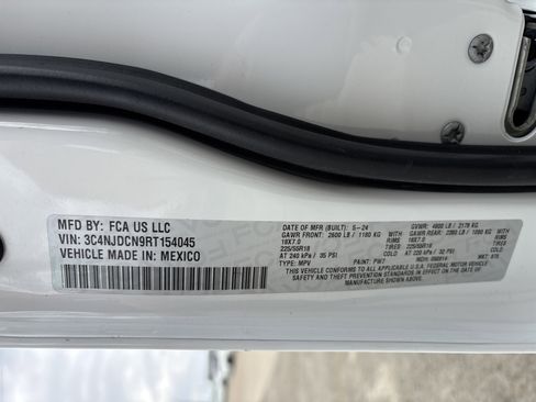 Used 2024 Jeep Compass Limited image 5