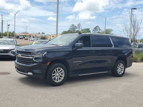 Used 2021 Chevrolet Suburban LT RWD image 4