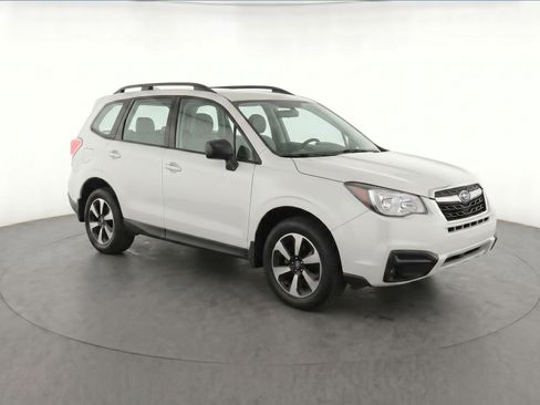 Used 2018 Subaru Forester 2.5i w/ Alloy Wheel Package AWD/4WD image 3