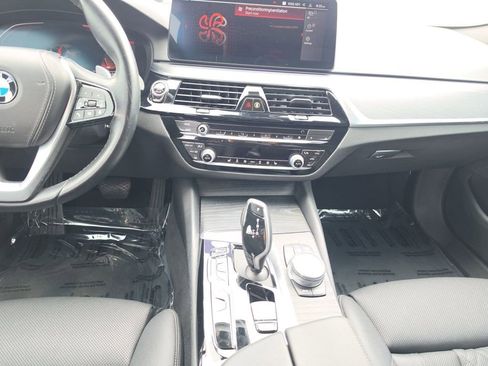 Used 2021 BMW 530i w/ Convenience Package image 11