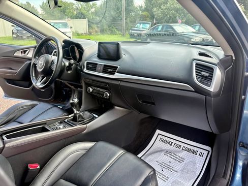 Used 2017 MAZDA MAZDA3 Touring w/ Popular Equipment Package FWD image 23