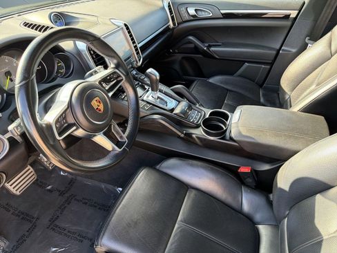 Used 2018 Porsche Cayenne S AWD/4WD image 4