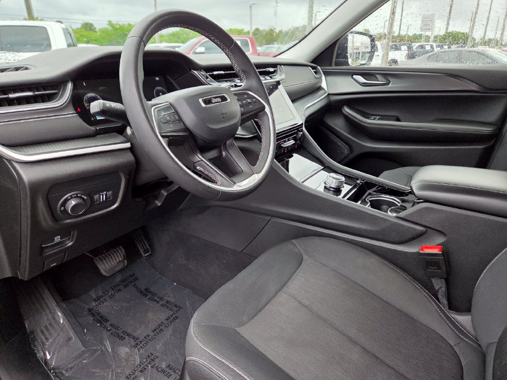Used 2023 Jeep Grand Cherokee L Laredo AWD/4WD image 31
