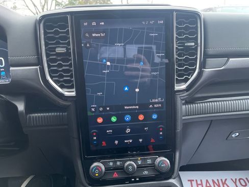 Used 2024 Ford Ranger Lariat w/ Trailer Tow Package image 32