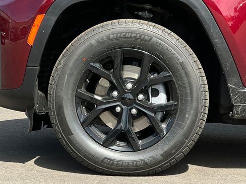New 2026 Jeep Grand Cherokee Altitude image 25
