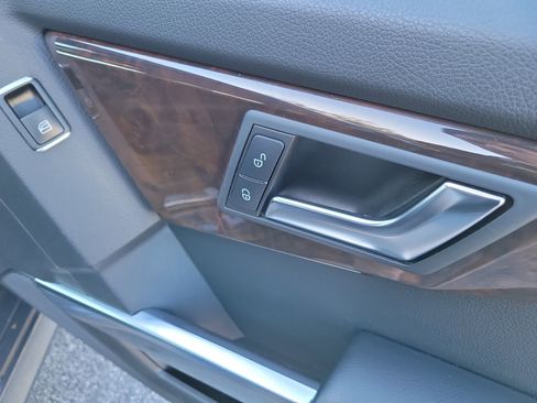 Used 2013 Mercedes-Benz GLK 350 4MATIC image 11