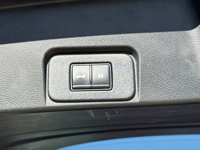 Used 2023 Nissan Rogue Platinum w/ Platinum Premium Package FWD image 12