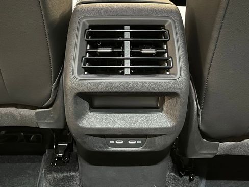 New 2025 Volkswagen Tiguan SE image 23