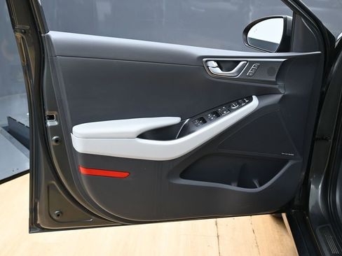 Used 2022 Hyundai Ioniq Limited FWD image 39