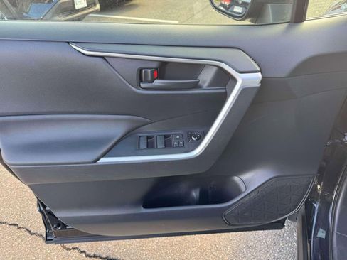 Used 2020 Toyota RAV4 LE image 15