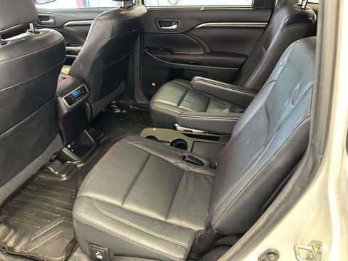Used 2015 Toyota Highlander Limited AWD/4WD image 18