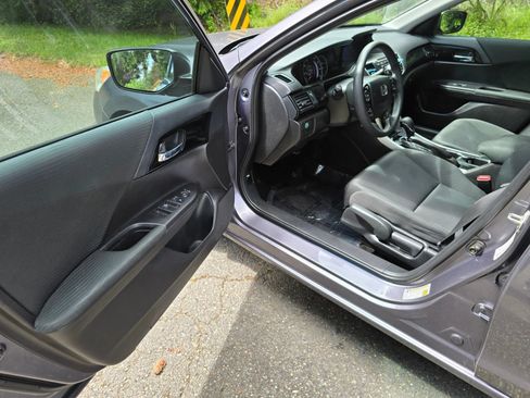Used 2016 Honda Accord LX image 19