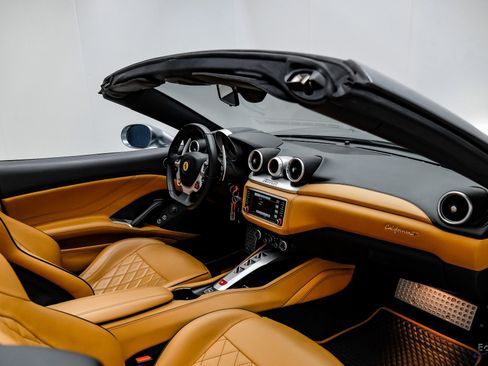 Used 2016 Ferrari California T image 52