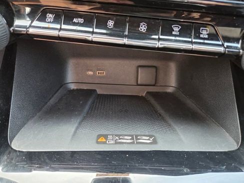 Used 2024 Chevrolet Traverse RS AWD/4WD image 36
