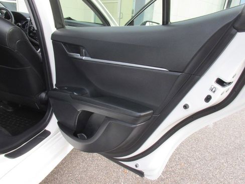 Used 2018 Toyota Camry SE image 64