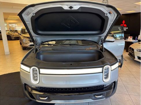 Used 2024 Rivian R1S Adventure image 31