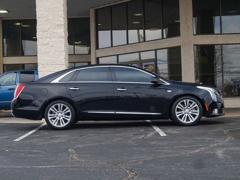 Used 2018 Cadillac XTS Luxury image 2