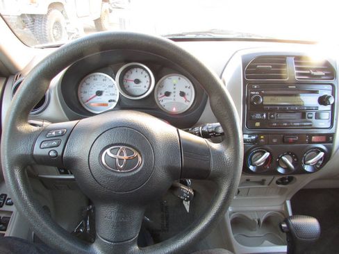 Used 2005 Toyota RAV4 2WD image 9