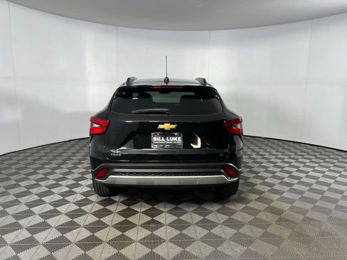 Used 2025 Chevrolet Trax LT w/ LT Convenience Package image 9