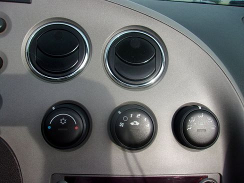 Used 2007 Pontiac Solstice Convertible w/ Premium Package RWD image 22