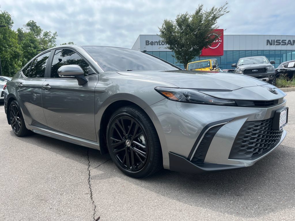 Used 2026 Toyota Camry SE FWD image 2