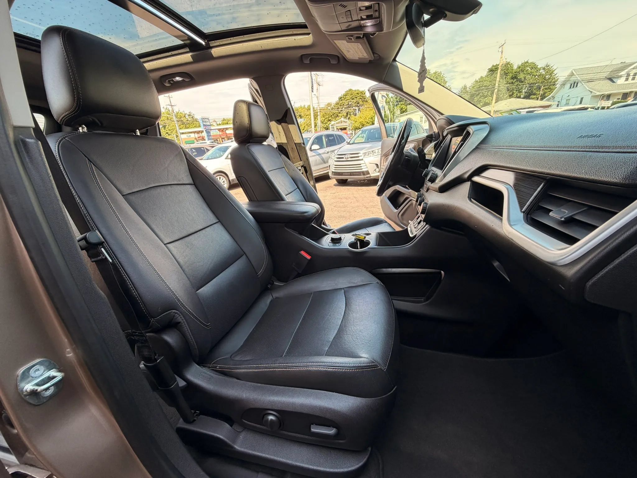 Used 2018 GMC Terrain SLT w/ Preferred Package AWD/4WD image 14