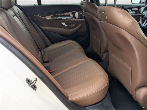 Used 2019 Mercedes-Benz E 300 4MATIC image 21