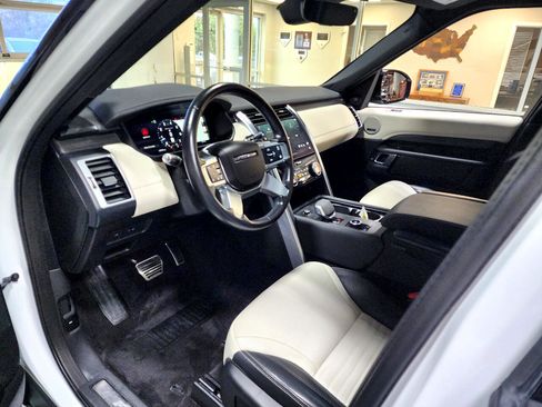 Used 2022 Land Rover Discovery S R-Dynamic image 16